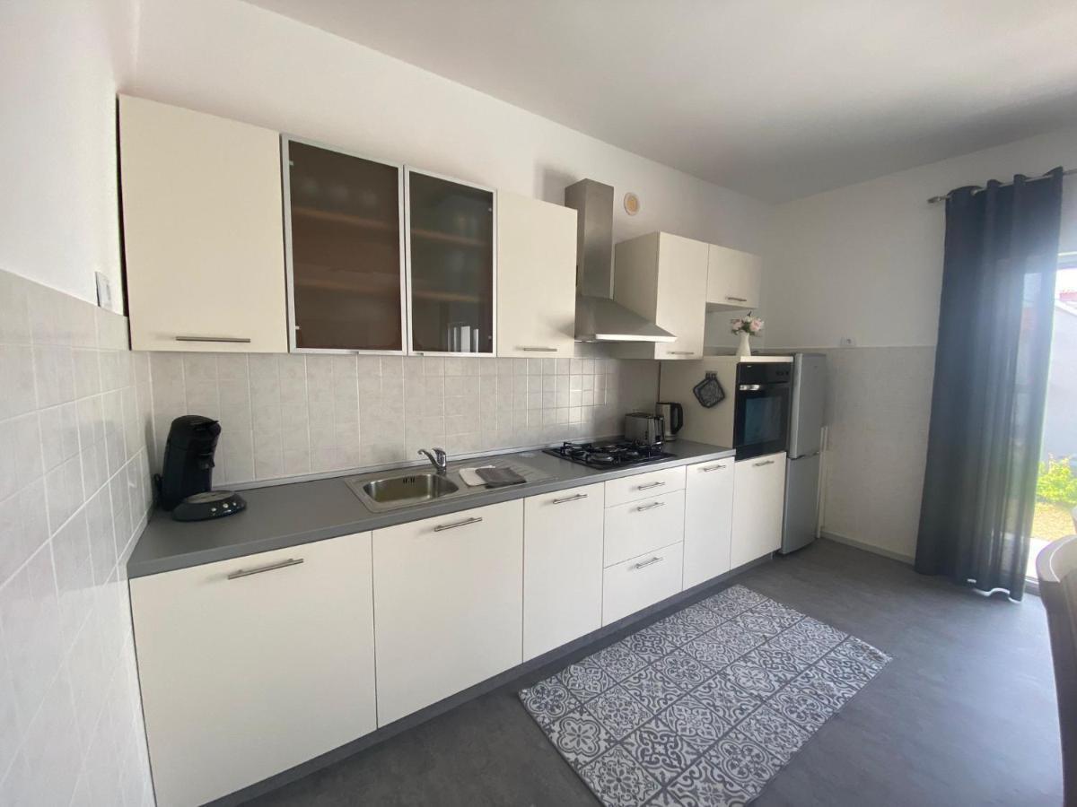 Apartment Milena Kastela Mit Whirlpool Екстер'єр фото